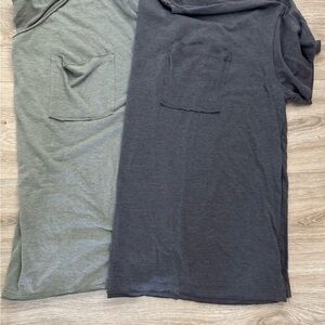Zenana Outfitters Gray and Green Short Sleeve Tees